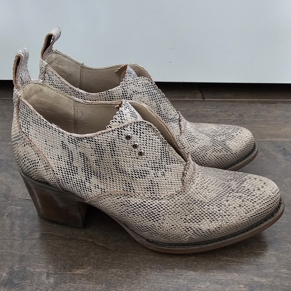 New Freebird Sadie Leather Python Print Oxford Booties Size 8